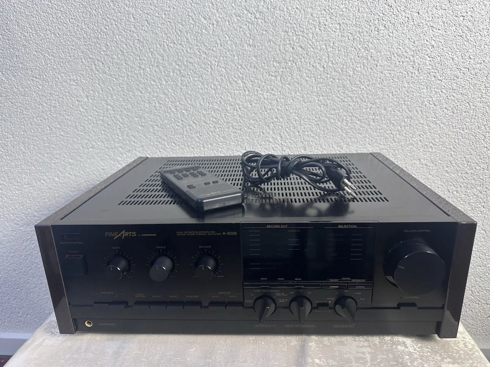 Grundig A-9009 Fine Arts Verstärker Amplifier Mit FB Und Holzwangen Vintage