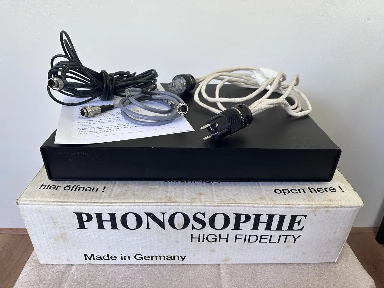 Phonosophie BI-Stage 1 high-end stereo power amplifier with cables and original packaging, front view