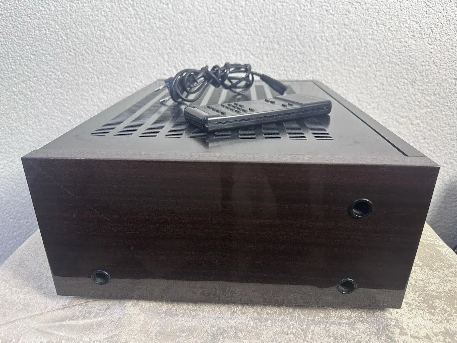 Grundig A-9009 Fine Arts Verstärker Amplifier Mit FB Und Holzwangen Vintage