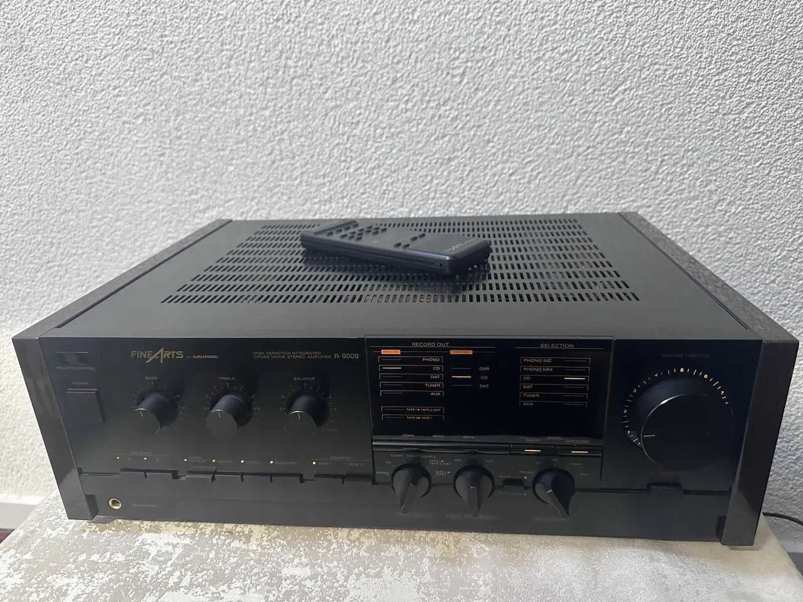 Grundig A-9009 Fine Arts Verstärker Amplifier Mit FB Und Holzwangen Vintage