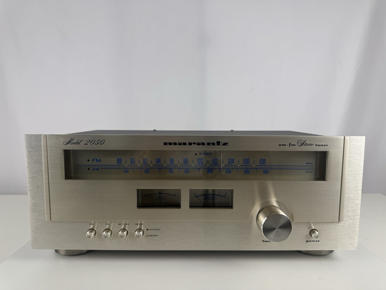 Marantz Model 2050 Tuner Radio Silber Silver Vintage Retro