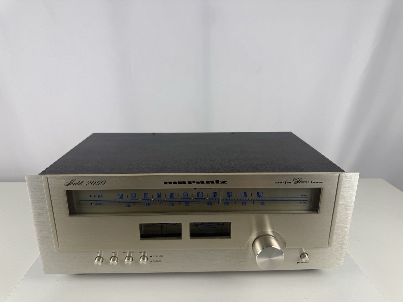 Marantz Model 2050 Tuner Radio Silber Silver Vintage Retro