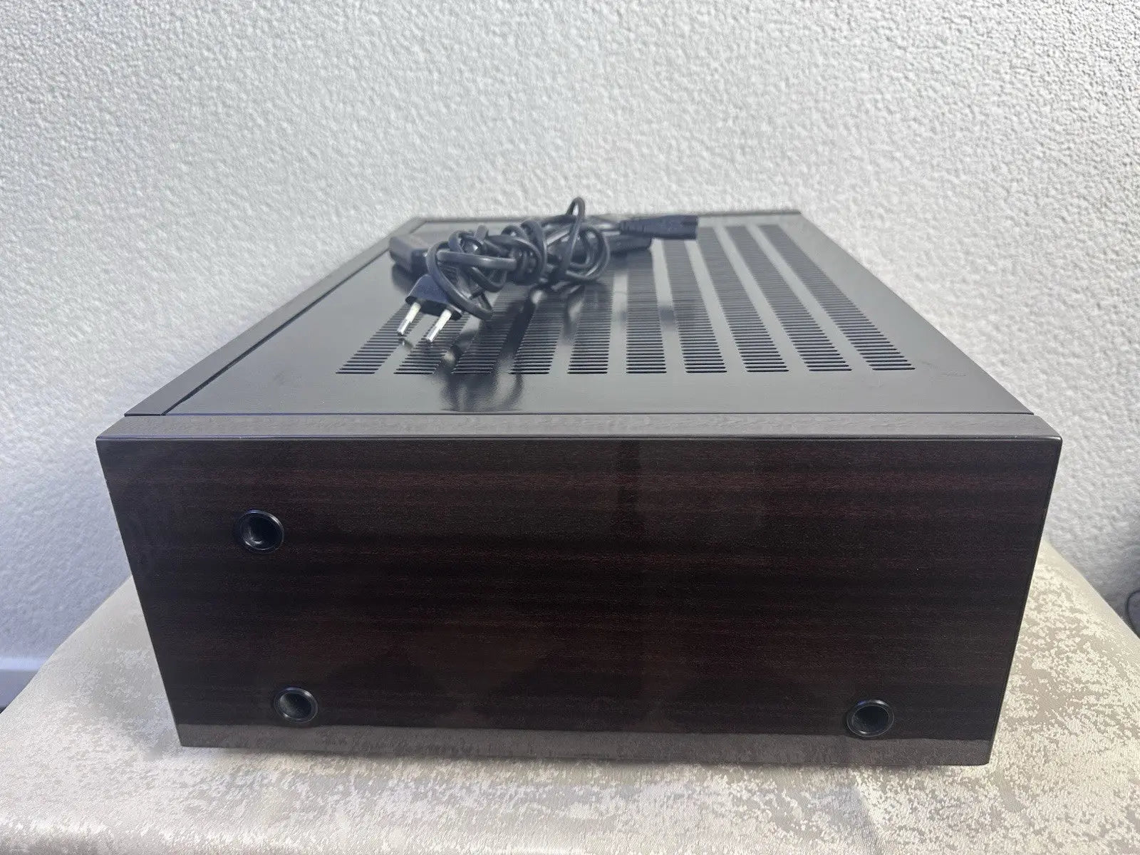 Grundig A-9009 Fine Arts Verstärker Amplifier Mit FB Und Holzwangen Vintage