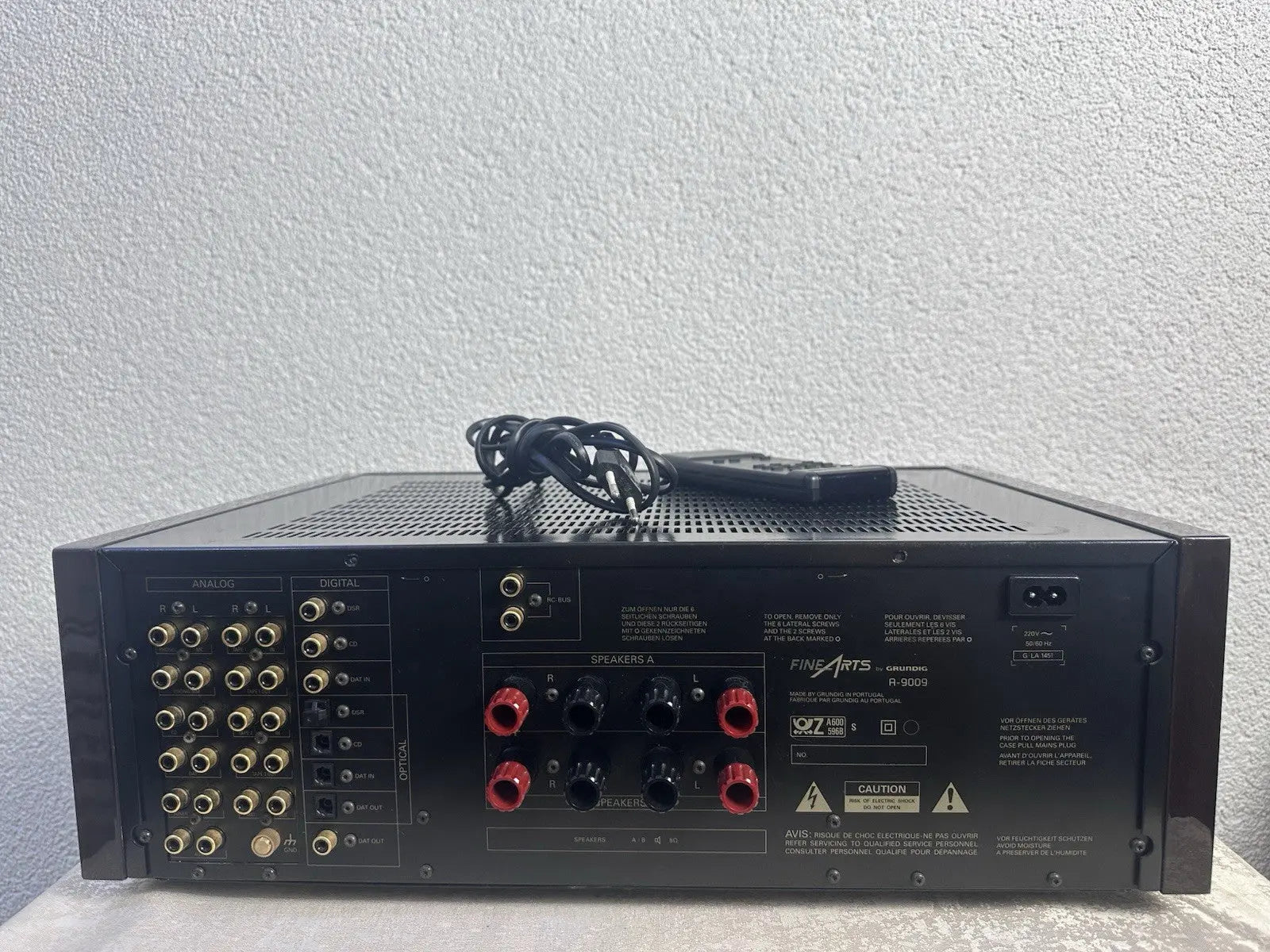 Grundig A-9009 Fine Arts Verstärker Amplifier Mit FB Und Holzwangen Vintage